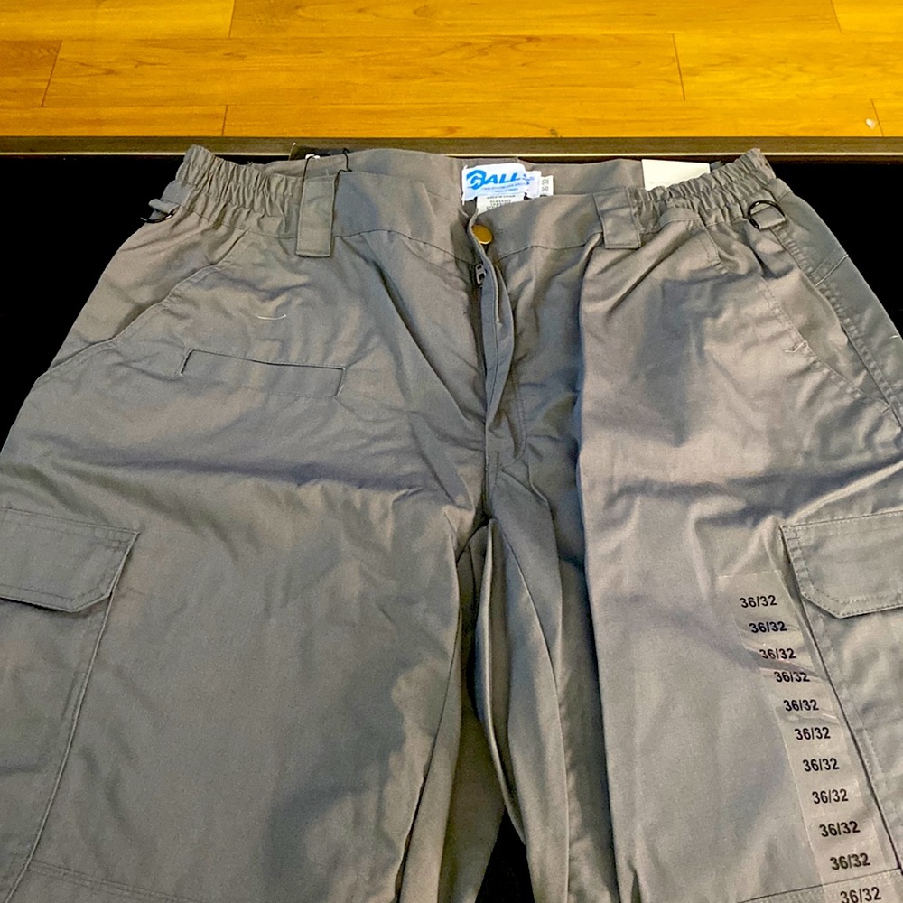 Brand new mens tactical pants, Size 36x 32